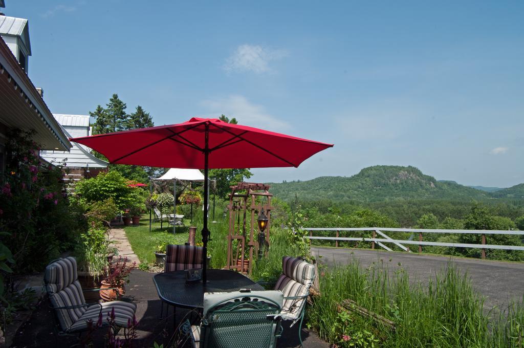 Saint-Sauveur-des-Monts Le Petit Clocher Gite Touristique B & B מראה חיצוני תמונה