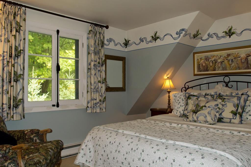 Saint-Sauveur-des-Monts Le Petit Clocher Gite Touristique B & B חדר תמונה