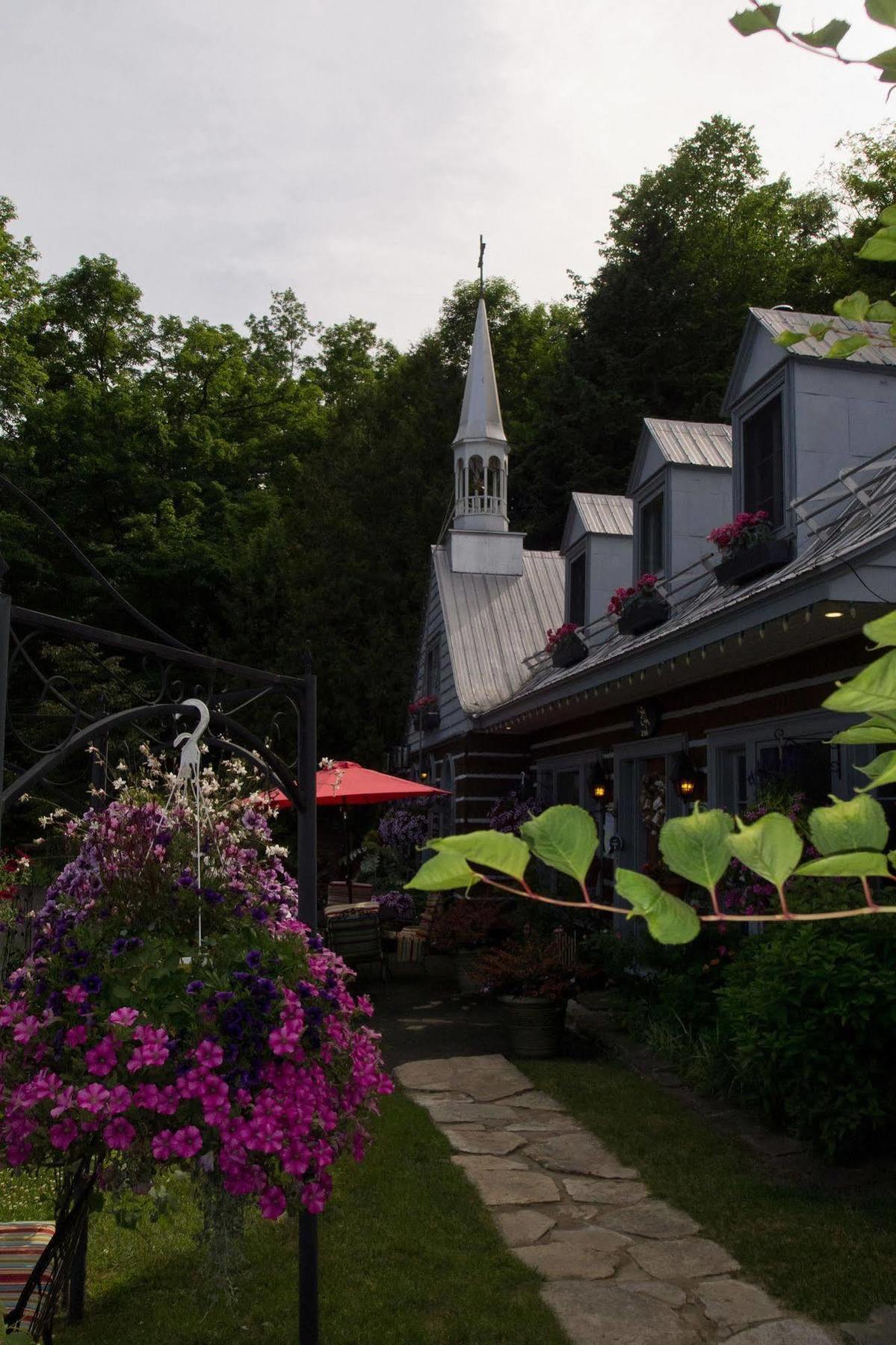 Saint-Sauveur-des-Monts Le Petit Clocher Gite Touristique B & B מראה חיצוני תמונה